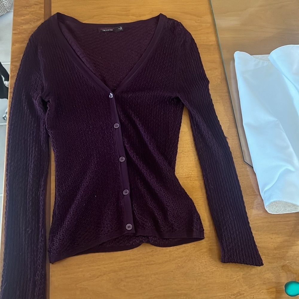 Beautiful maroon long sleeved cardigan!